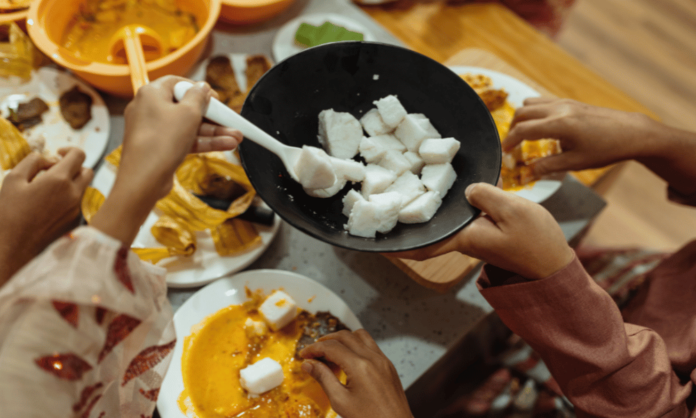 Momen Keluarga Menikmati Lebaran