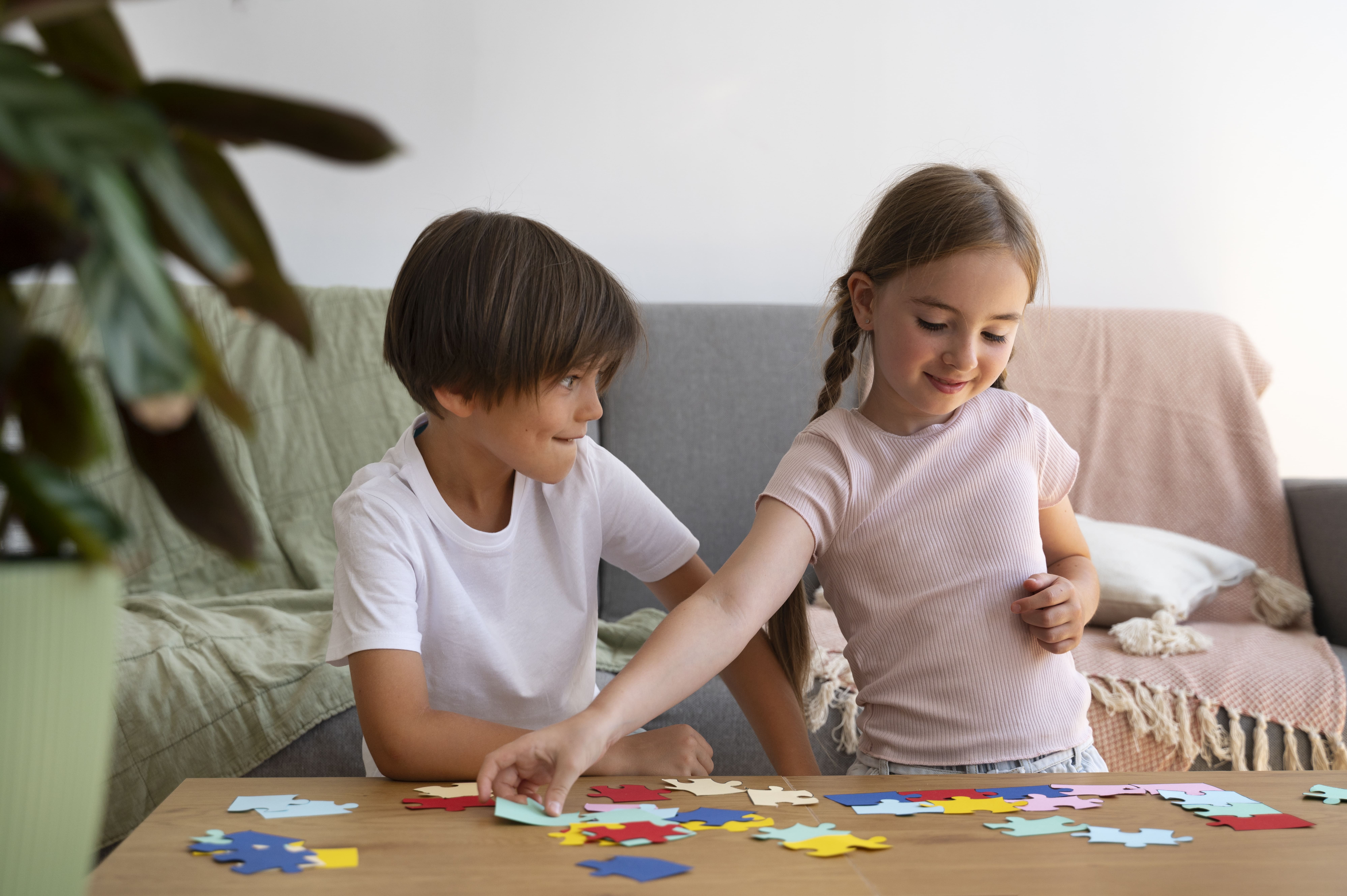 Anak menyusun Puzzle